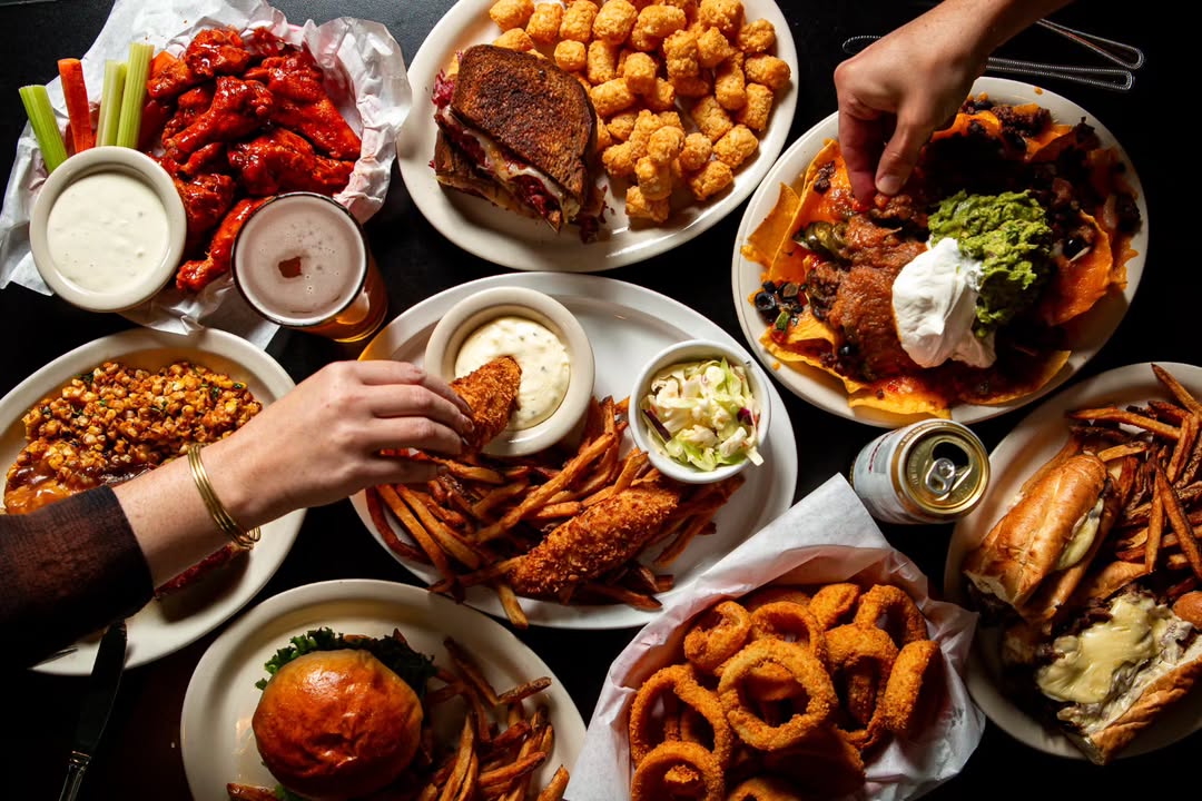 <strong>Iconic Seattle Breakfast, Lunch, Burgers & Fish & Chips</strong>